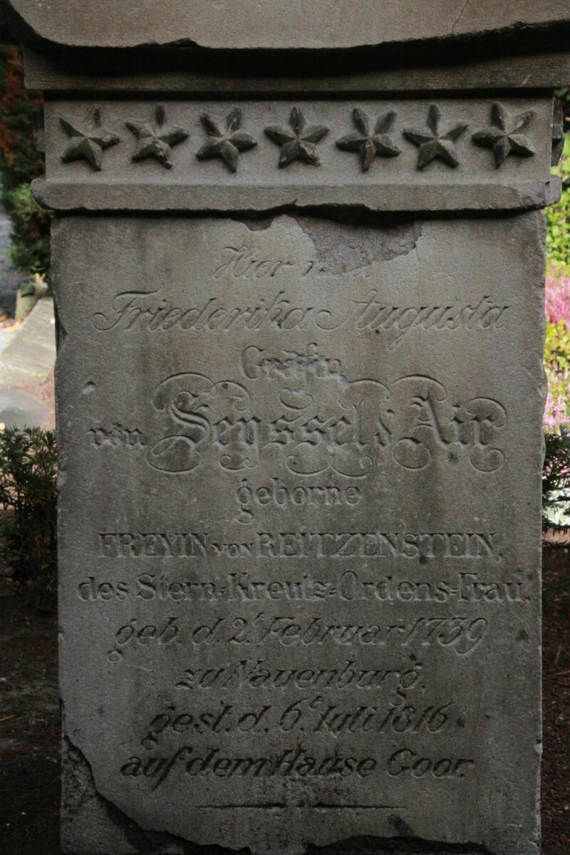 Der Grabstein der Gräfin Frederika Augusta von Seyssel d'Aix.