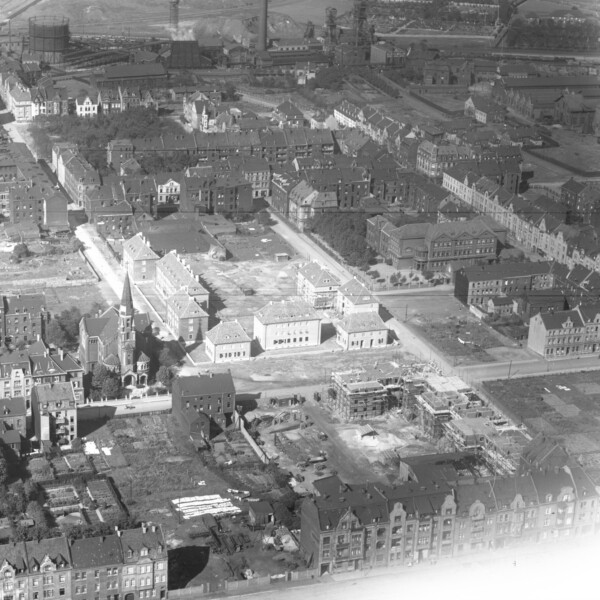 Luftaufnahme von Schalke um etwa 1920. Im Bild ist die damalige Blumenstraße, heutige Blumendelle, mit der Baptistenkirche.