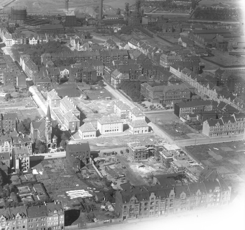 Luftaufnahme von Schalke um etwa 1920. Im Bild ist die damalige Blumenstraße, heutige Blumendelle, mit der Baptistenkirche.