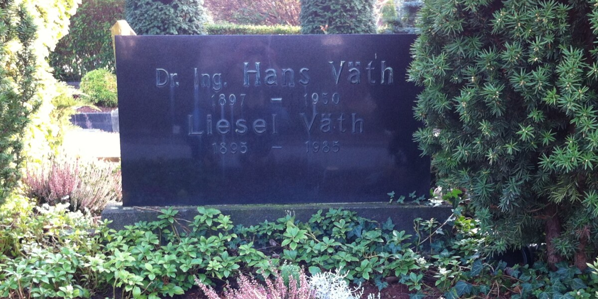 Der Grabstein des Ingenieurs Hans Väth.