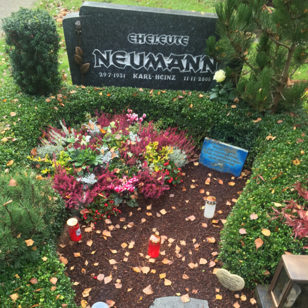 Die Grabstätte von Charly Neumann auf dem Hauptfriedhof Gelsenkirchen-Buer.