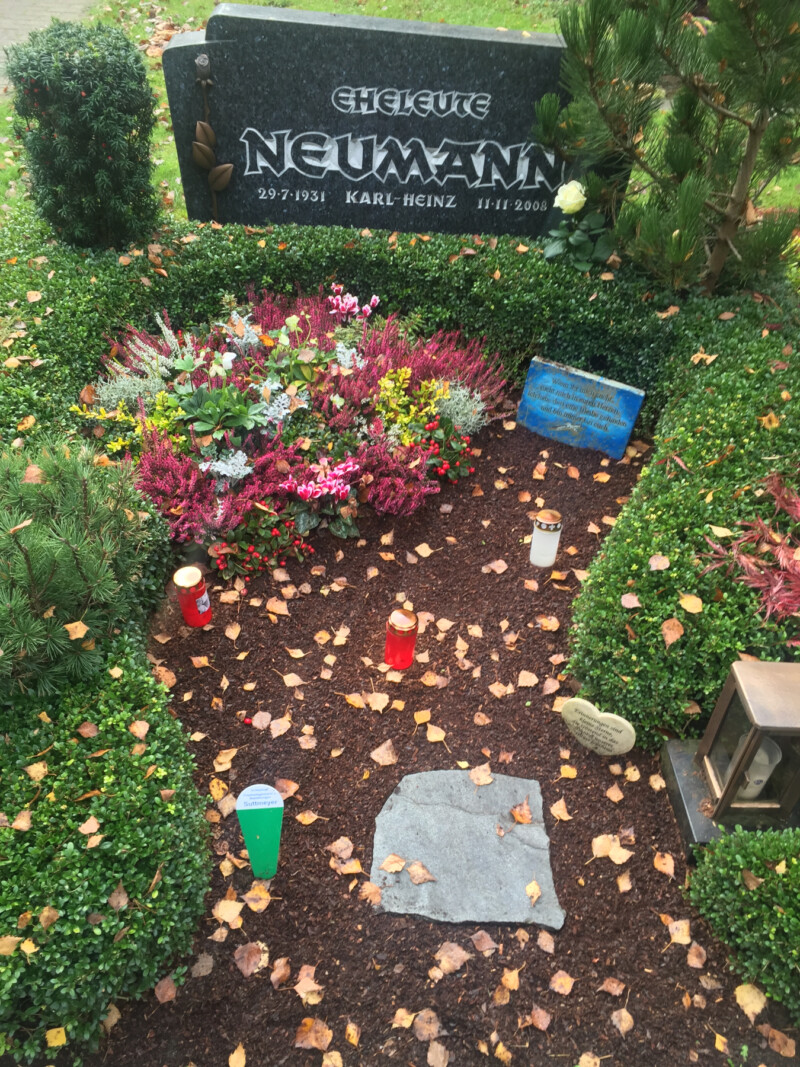 Die Grabstätte von Charly Neumann auf dem Hauptfriedhof Gelsenkirchen-Buer.